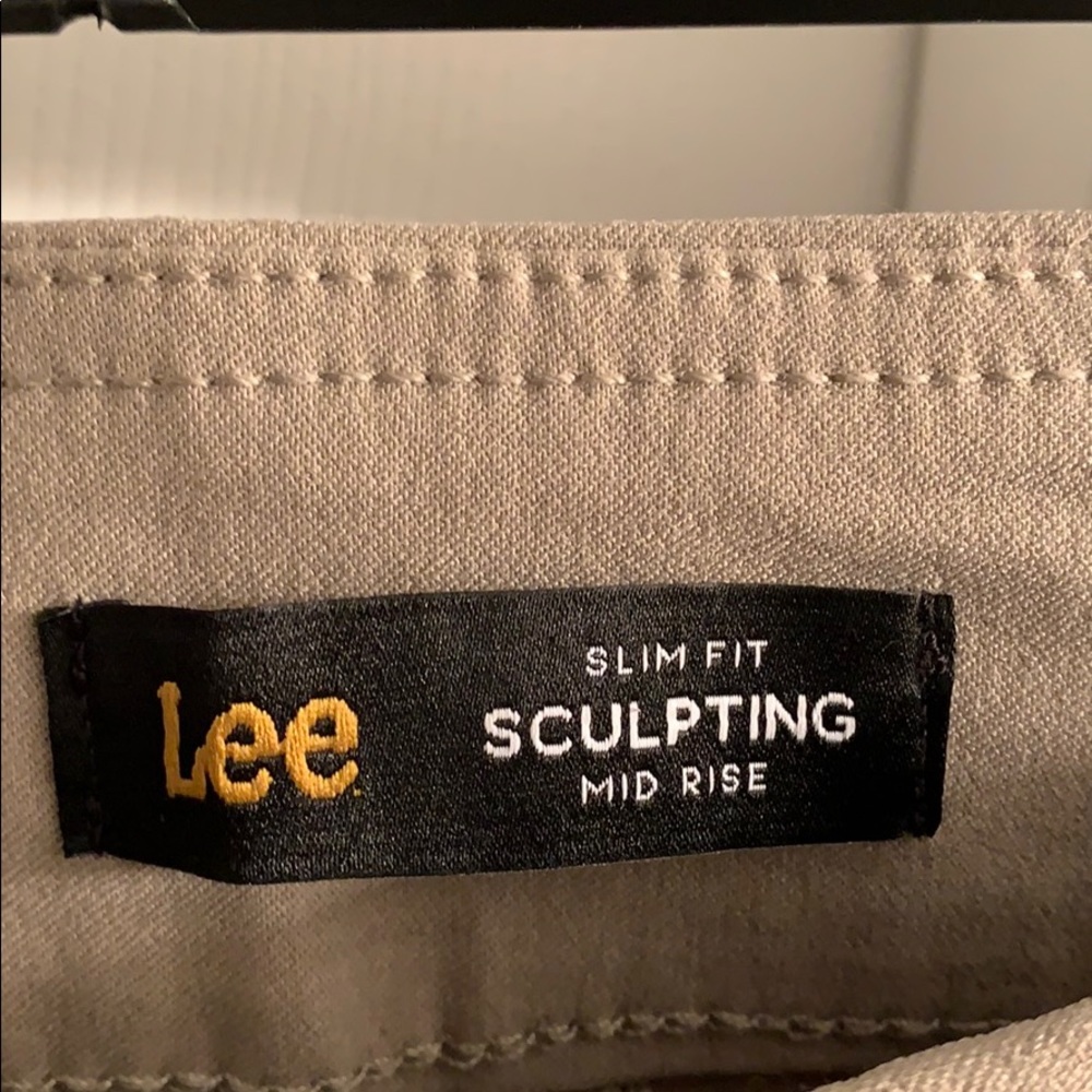 💕Lee sculpting capris. - Picture 5 of 5